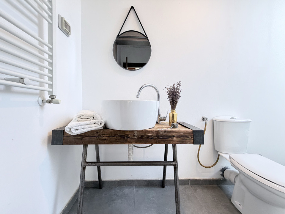 Apartament boem la mansardă, clădire istorica | Parcare inclusa