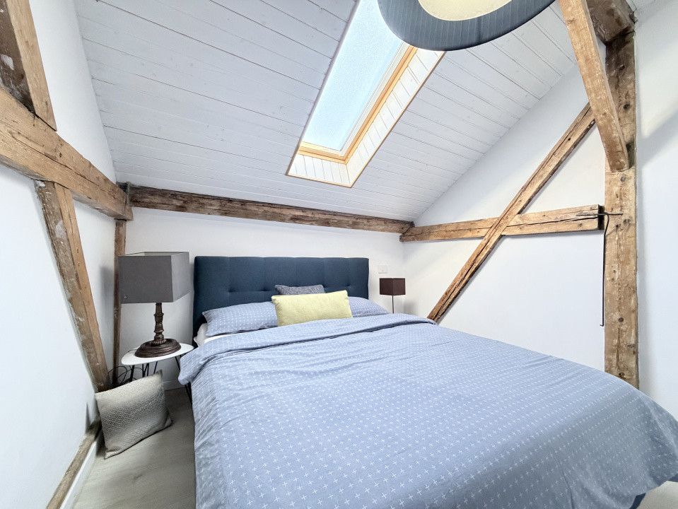 Apartament boem la mansardă, clădire istorica | Parcare inclusa