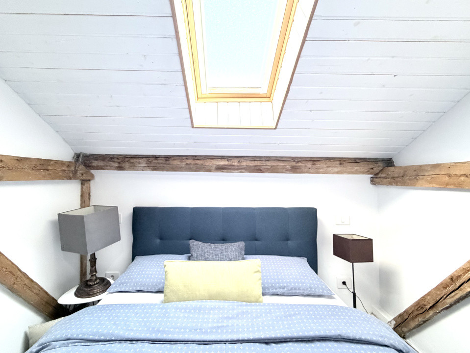 Apartament boem la mansardă, clădire istorica | Parcare inclusa