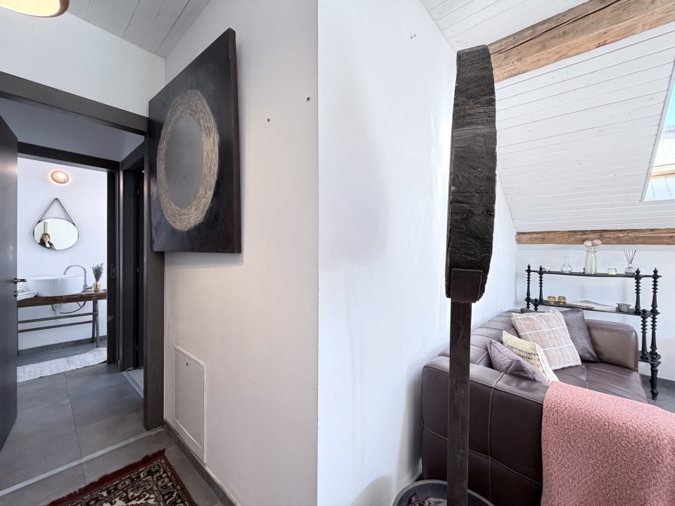 Apartament boem la mansardă, clădire istorica | Parcare inclusa