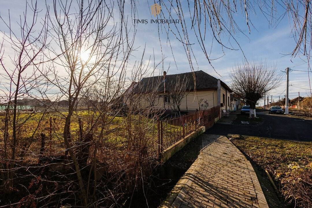 Proprietar - Teren in vatra satului, cu toate utilitatile, FS 17m, S. 1340 mp