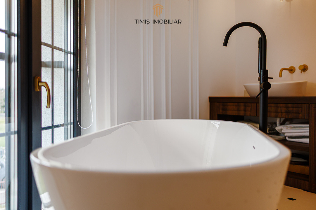 Casă unică pe stradă privată | Piscina & 730 mp teren – Dumbrăvița