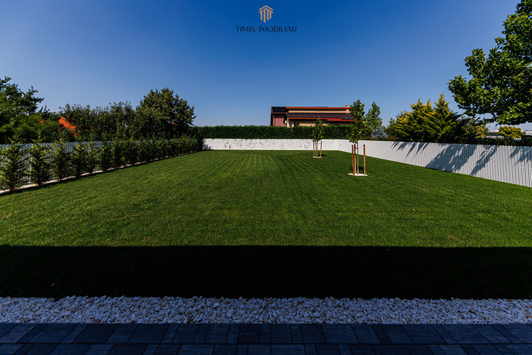 Casă individuală | 4 dormitoare, garaj și teren de 1.000 mp | Com 0%