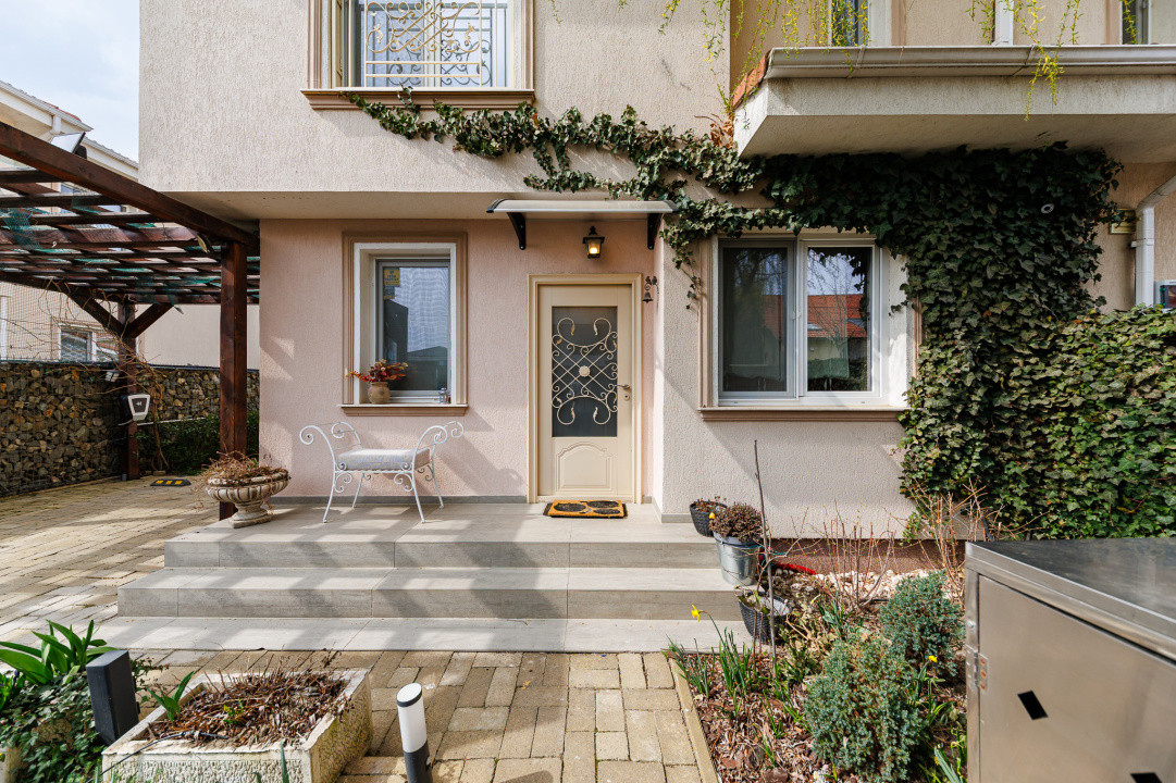 Duplex mediteranean, curte superbă – Timisoara,, panouri solare