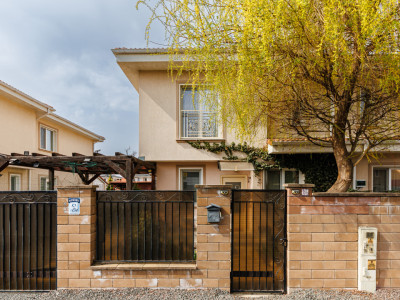 Duplex mediteranean, curte superbă – Timisoara,, panouri solare