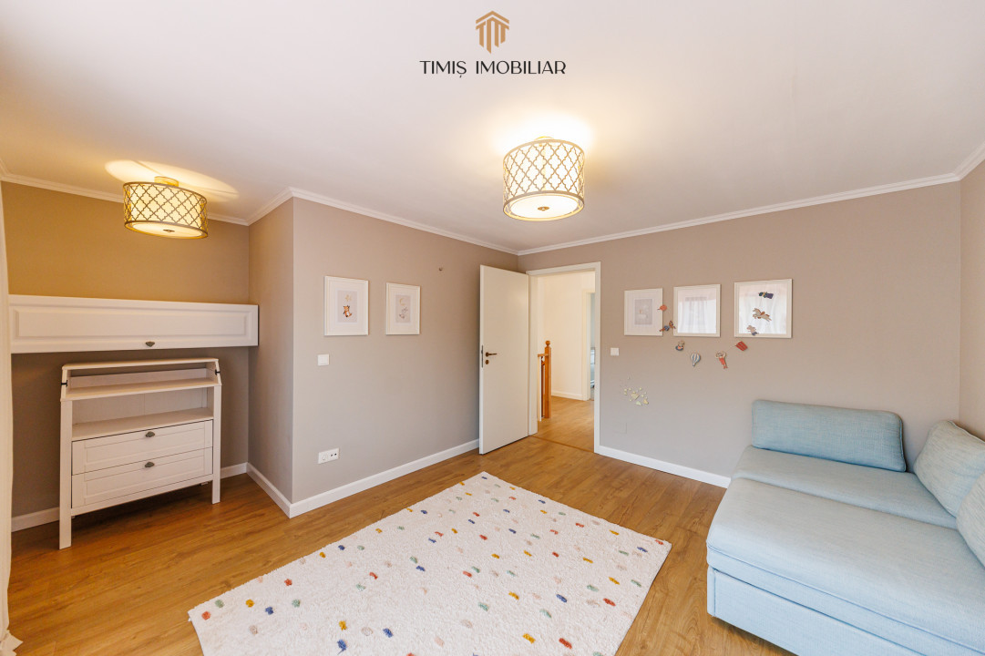 Oferta Inchiriata - Casa primitoare si calda, cu 4 camere, la liziera padurii