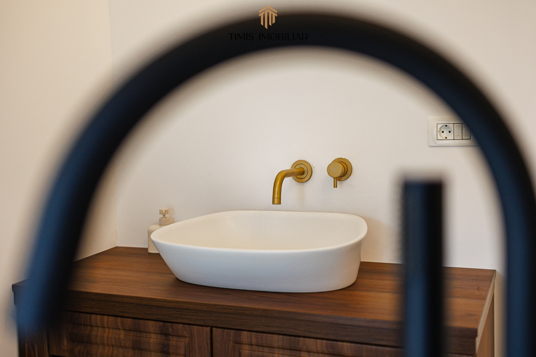 Casă unică pe stradă privată | Piscina & 730 mp teren – Dumbrăvița